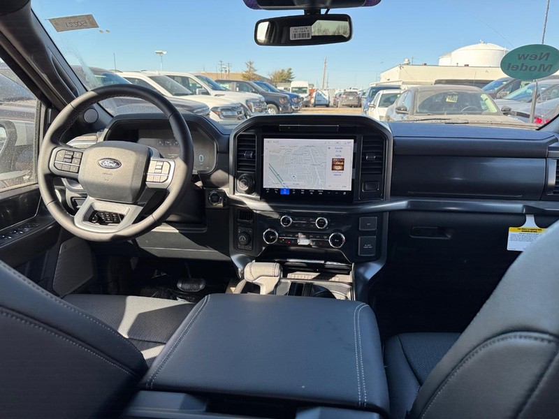 Ford F-150 Vehicle Full-screen Gallery Image 14