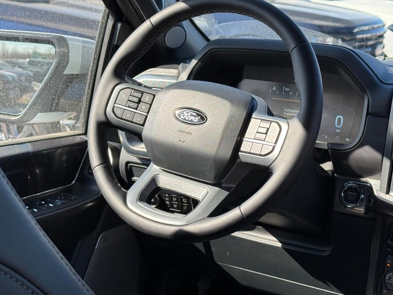 Ford F-150 Vehicle Full-screen Gallery Image 15
