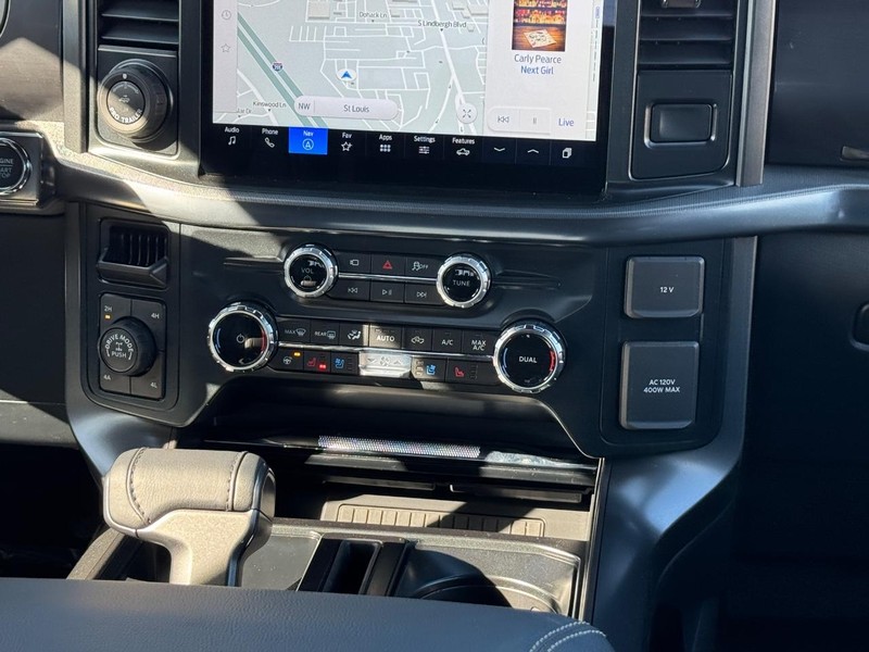 Ford F-150 Vehicle Full-screen Gallery Image 17