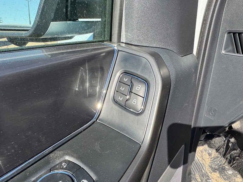 Ford F-150 Vehicle Full-screen Gallery Image 20