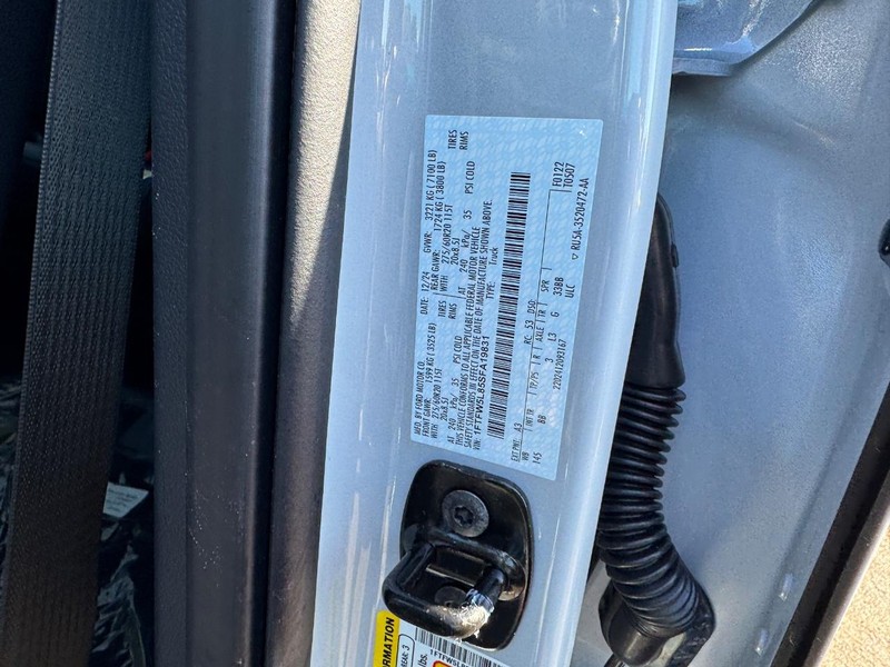 Ford F-150 Vehicle Full-screen Gallery Image 27