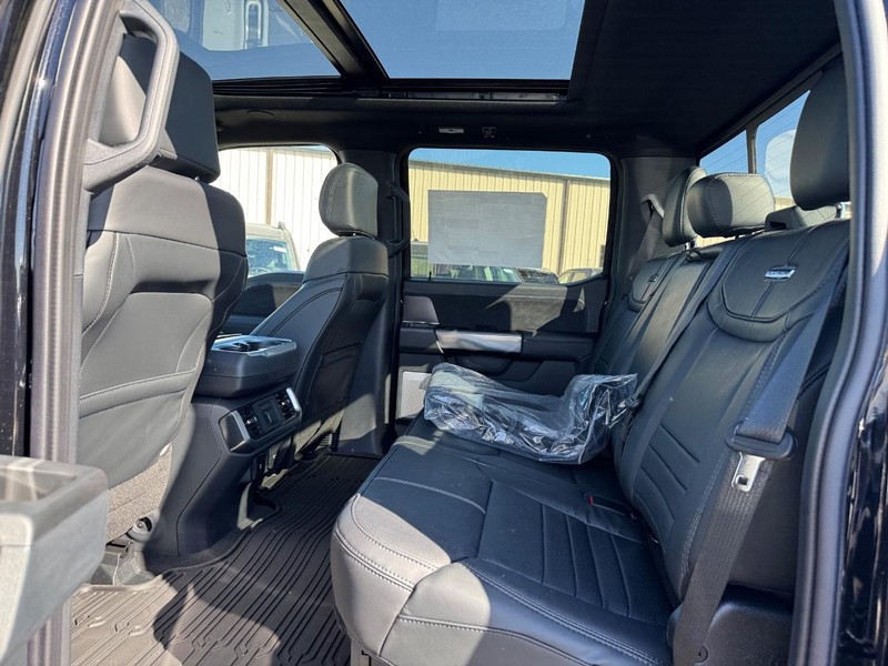Ford F-150 Vehicle Full-screen Gallery Image 12