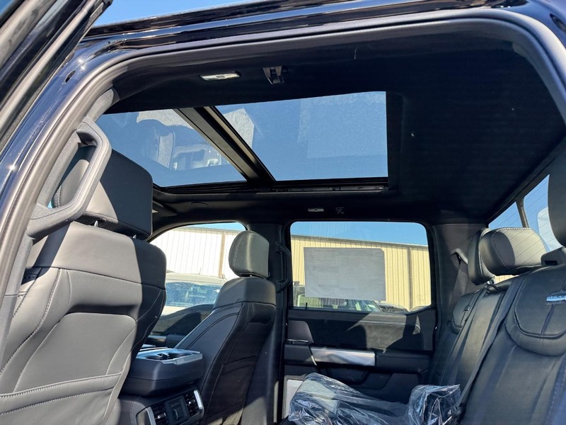 Ford F-150 Vehicle Full-screen Gallery Image 13