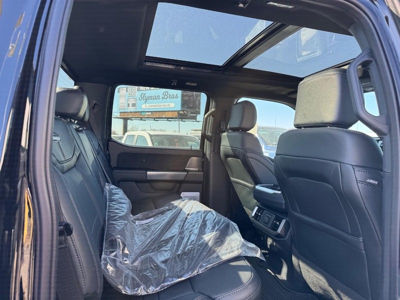 Ford F-150 Vehicle Full-screen Gallery Image 14