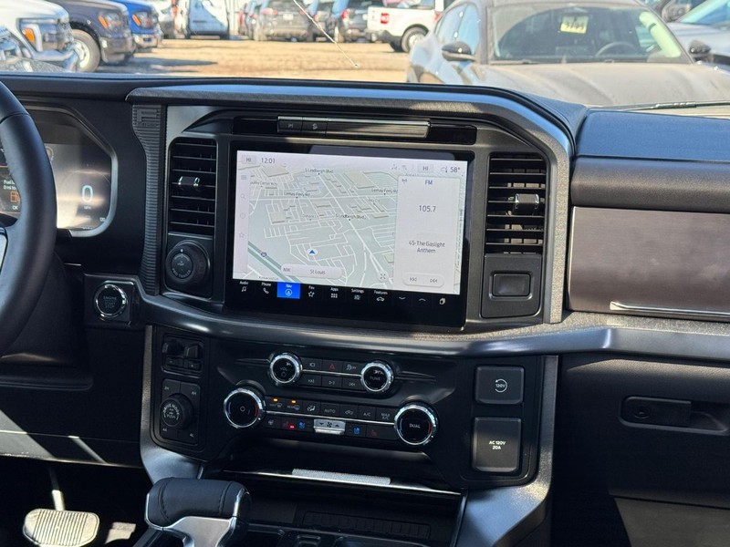 Ford F-150 Vehicle Full-screen Gallery Image 17