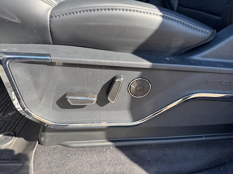Ford F-150 Vehicle Full-screen Gallery Image 19