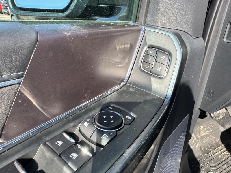 Ford F-150 Vehicle Full-screen Gallery Image 20