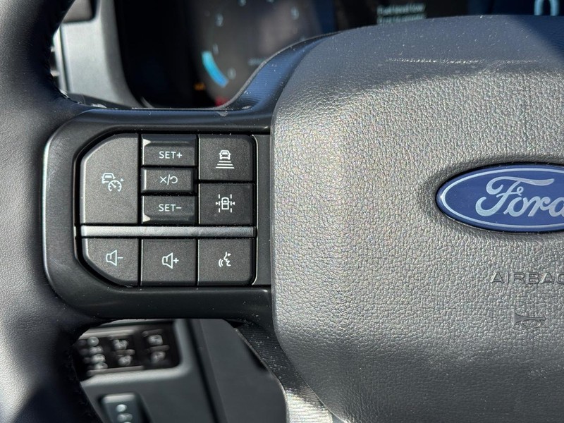 Ford F-150 Vehicle Full-screen Gallery Image 23