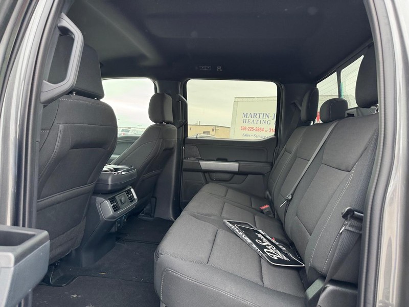 Ford F-150 Vehicle Full-screen Gallery Image 12
