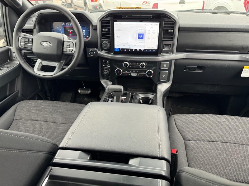 Ford F-150 Vehicle Full-screen Gallery Image 14