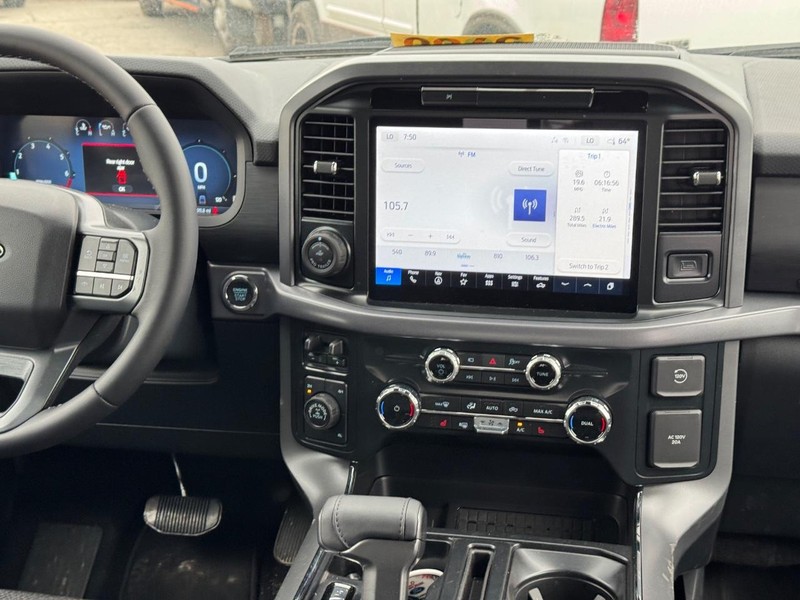 Ford F-150 Vehicle Full-screen Gallery Image 16