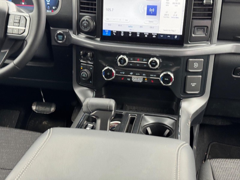 Ford F-150 Vehicle Full-screen Gallery Image 17