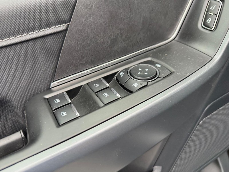 Ford F-150 Vehicle Full-screen Gallery Image 19