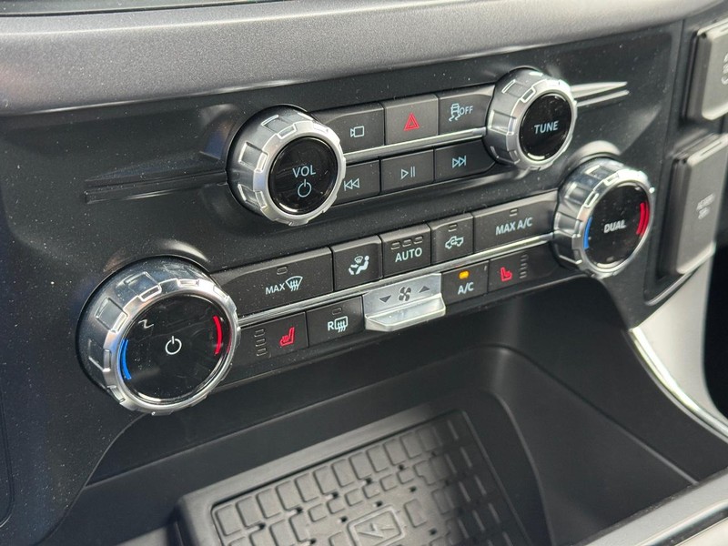Ford F-150 Vehicle Full-screen Gallery Image 23