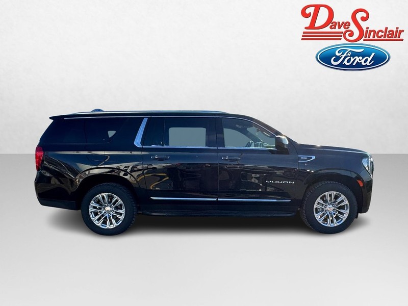 GMC Yukon XL Vehicle Full-screen Gallery Image 05