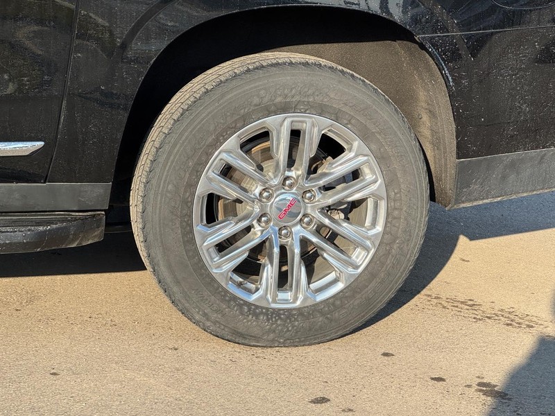 GMC Yukon XL Vehicle Full-screen Gallery Image 11