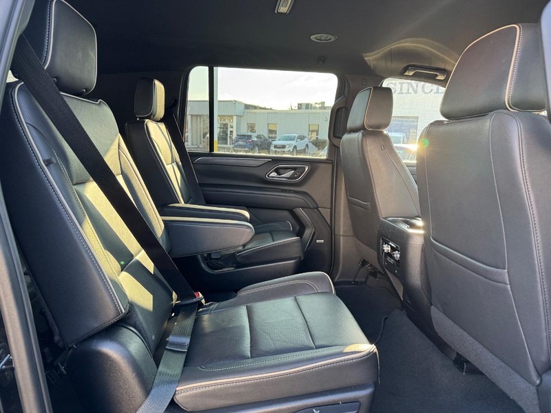 GMC Yukon XL Vehicle Full-screen Gallery Image 15