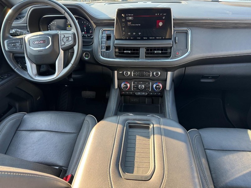 GMC Yukon XL Vehicle Full-screen Gallery Image 17