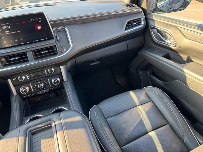 GMC Yukon XL Vehicle Full-screen Gallery Image 18