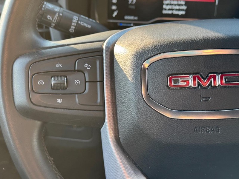 GMC Yukon XL Vehicle Full-screen Gallery Image 22