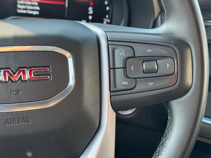 GMC Yukon XL Vehicle Full-screen Gallery Image 23