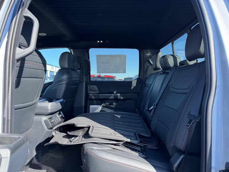 Ford F-150 Vehicle Full-screen Gallery Image 12