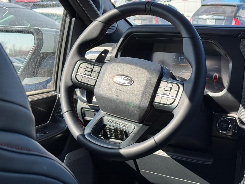 Ford F-150 Vehicle Full-screen Gallery Image 15