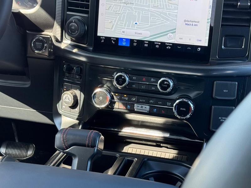 Ford F-150 Vehicle Full-screen Gallery Image 17