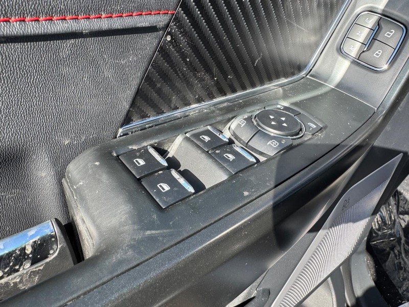 Ford F-150 Vehicle Full-screen Gallery Image 19