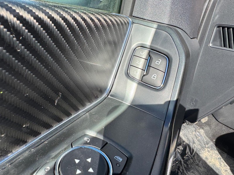Ford F-150 Vehicle Full-screen Gallery Image 20