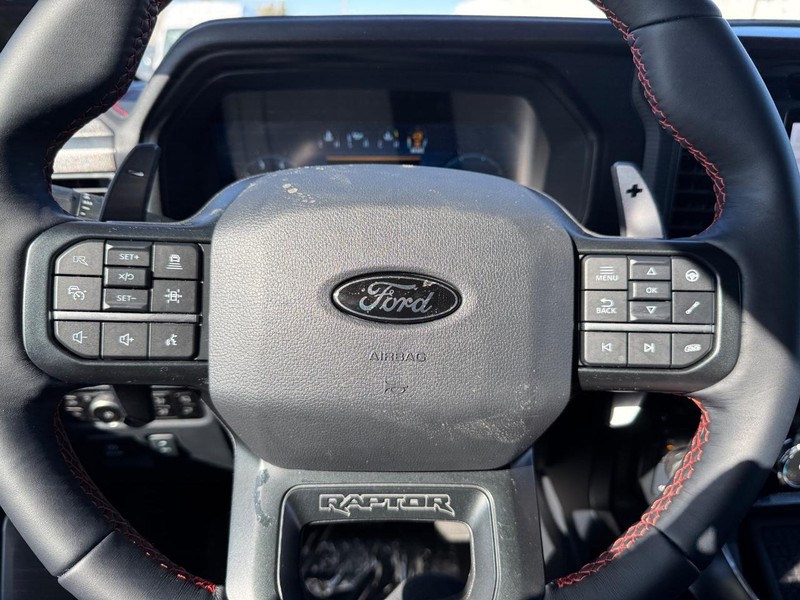 Ford F-150 Vehicle Full-screen Gallery Image 21