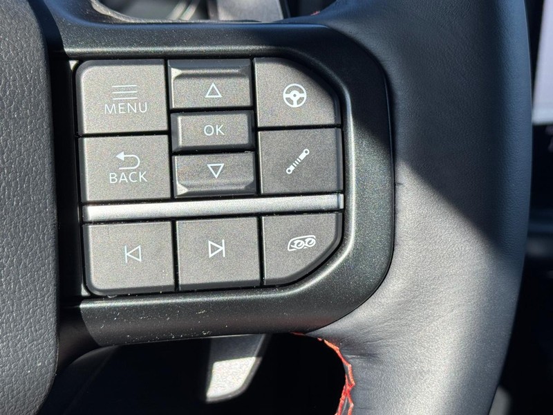 Ford F-150 Vehicle Full-screen Gallery Image 23