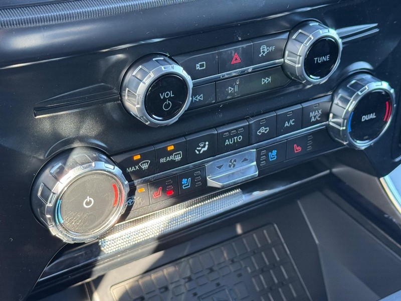 Ford F-150 Vehicle Full-screen Gallery Image 25