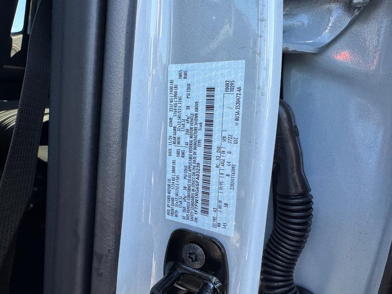 Ford F-150 Vehicle Full-screen Gallery Image 28