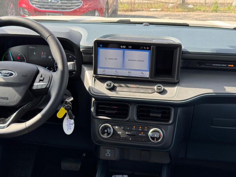Ford Maverick Vehicle Full-screen Gallery Image 16