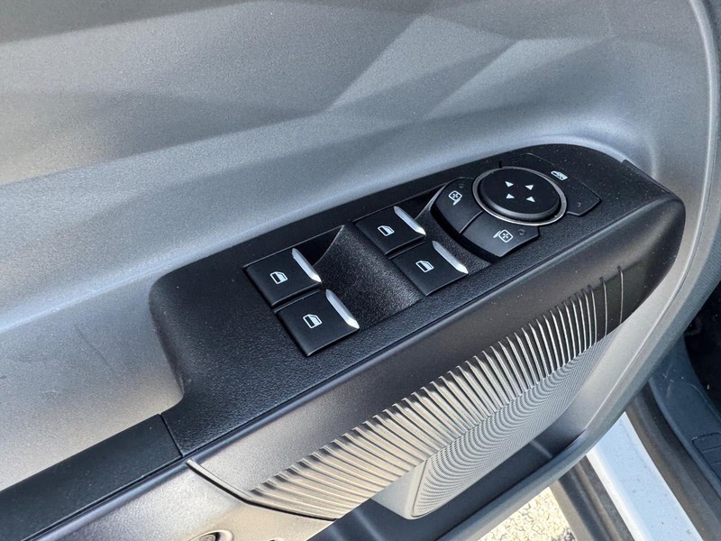 Ford Maverick Vehicle Full-screen Gallery Image 18