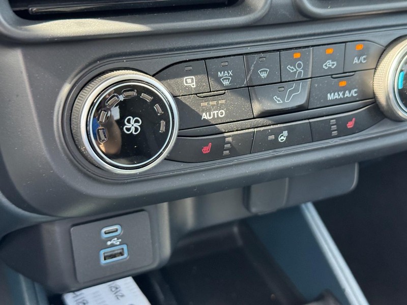 Ford Maverick Vehicle Full-screen Gallery Image 22