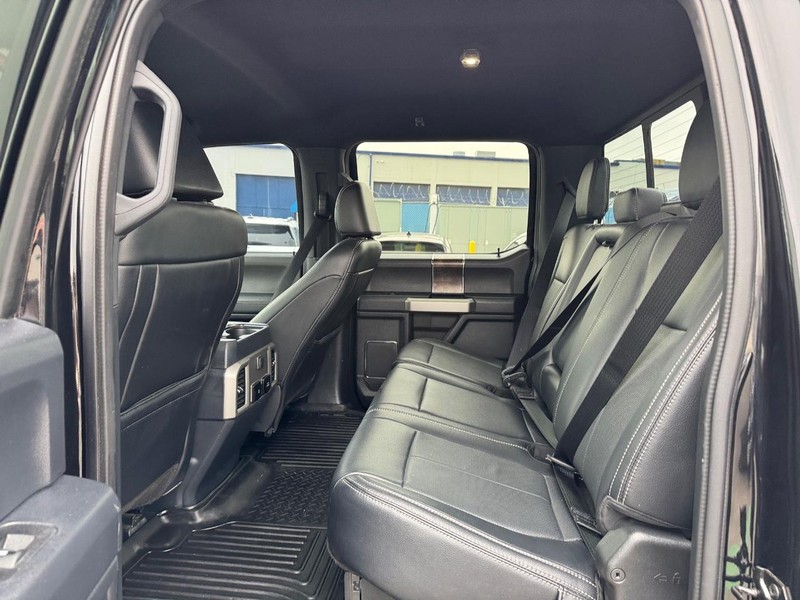 Ford Super Duty F-250 SRW Vehicle Full-screen Gallery Image 12