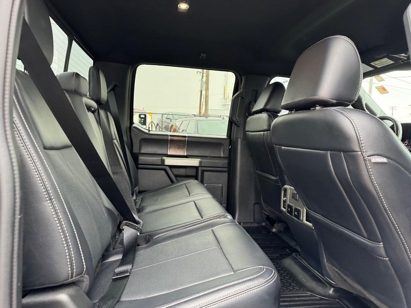 Ford Super Duty F-250 SRW Vehicle Full-screen Gallery Image 13