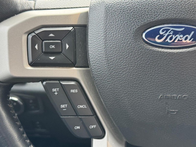 Ford Super Duty F-250 SRW Vehicle Full-screen Gallery Image 20