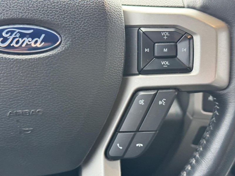 Ford Super Duty F-250 SRW Vehicle Full-screen Gallery Image 21