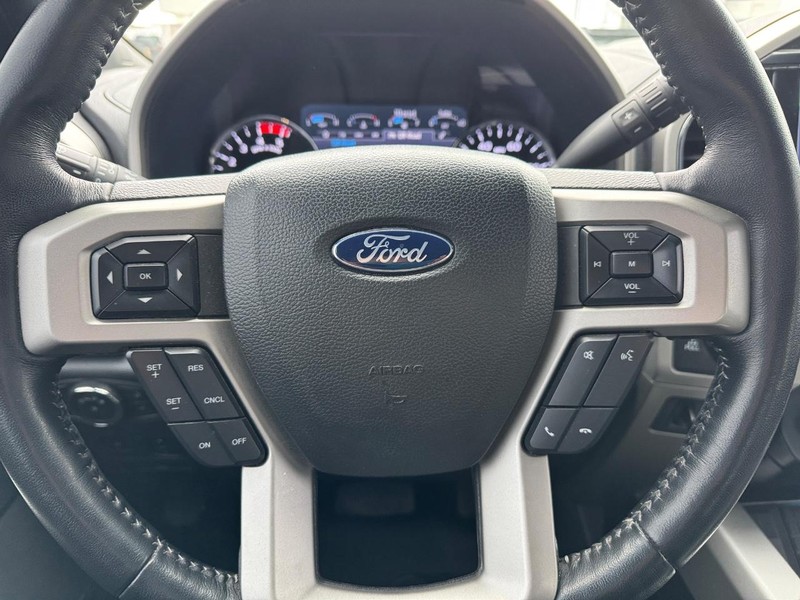 Ford Super Duty F-250 SRW Vehicle Full-screen Gallery Image 22