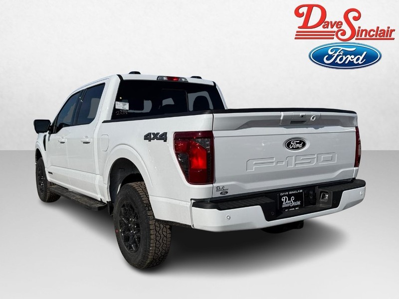 Ford F-150 Vehicle Full-screen Gallery Image 09