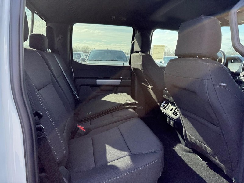 Ford F-150 Vehicle Full-screen Gallery Image 13