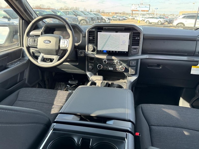 Ford F-150 Vehicle Full-screen Gallery Image 14