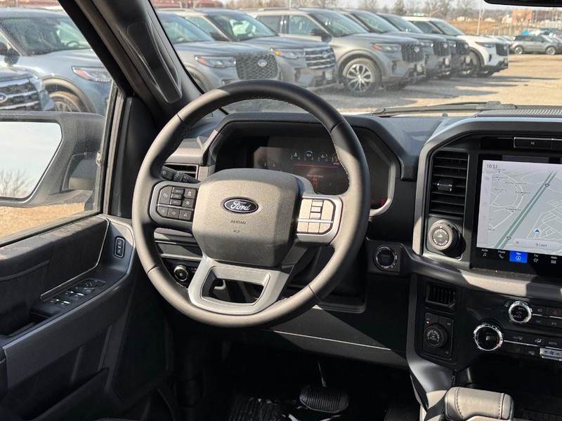 Ford F-150 Vehicle Full-screen Gallery Image 15