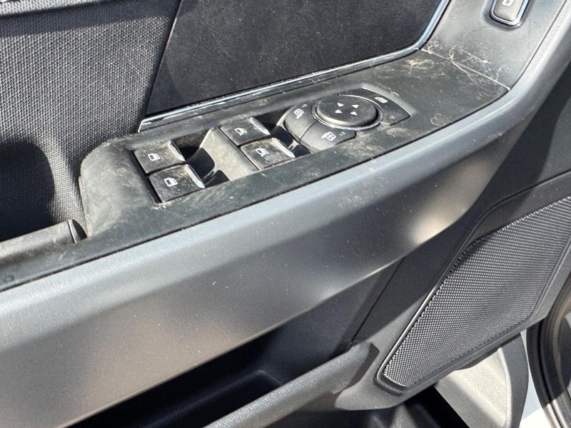 Ford F-150 Vehicle Full-screen Gallery Image 19