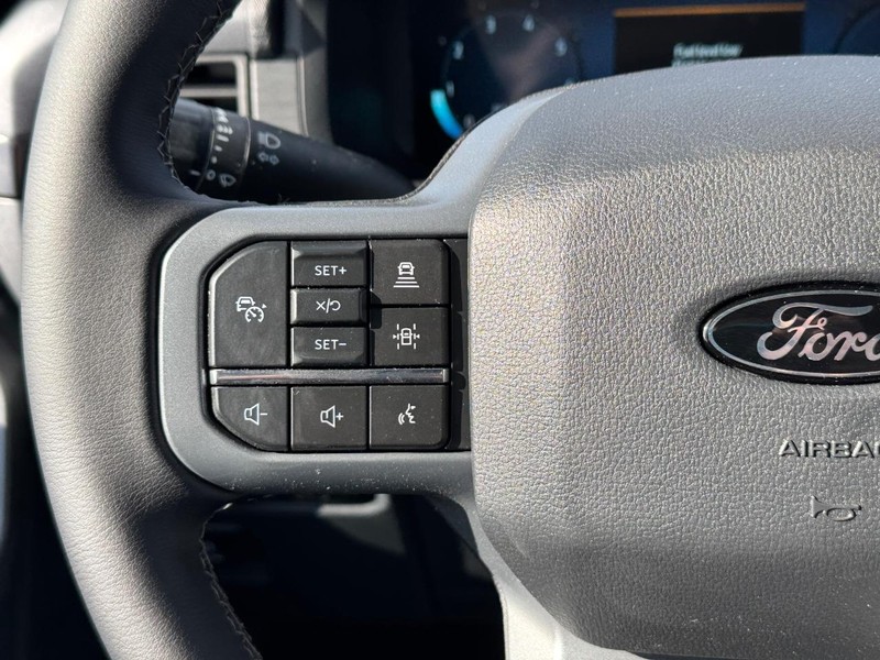 Ford F-150 Vehicle Full-screen Gallery Image 21