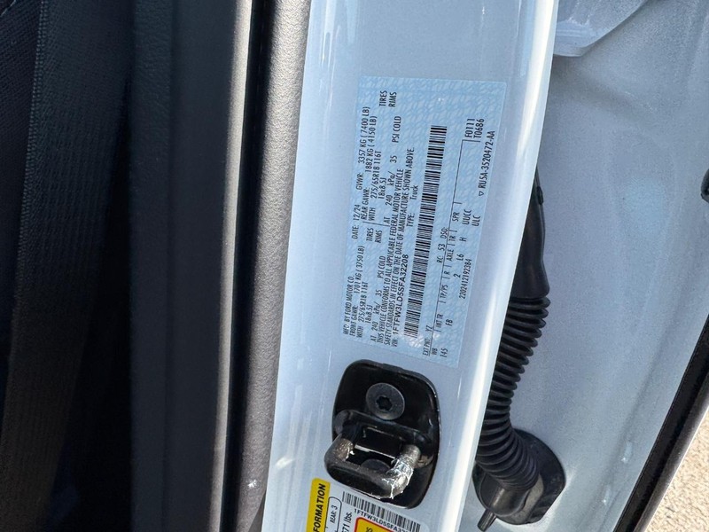 Ford F-150 Vehicle Full-screen Gallery Image 26