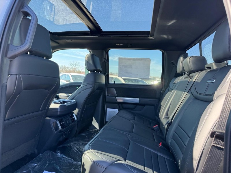 Ford F-150 Vehicle Full-screen Gallery Image 12